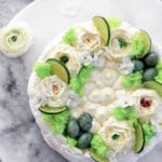 Pavlova kage med cheese blomster til påskefrokosten